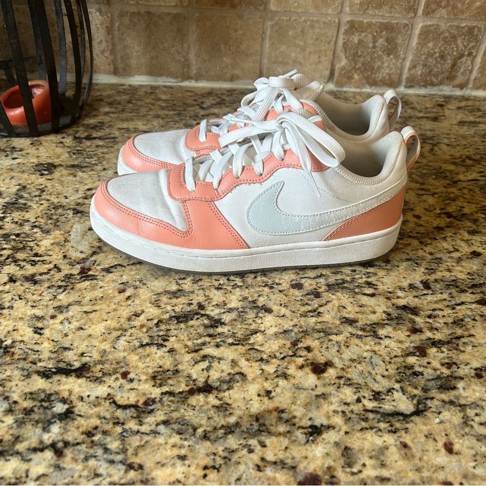 Nike All Day play size 7 worn like 6 times. Should be wiped down - Picture 3 of 5
